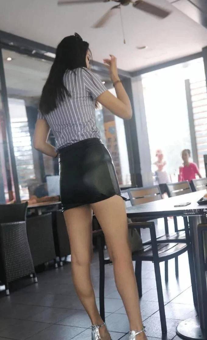 大姐|大姐的气质很适合，但是皮裙起码小了两号