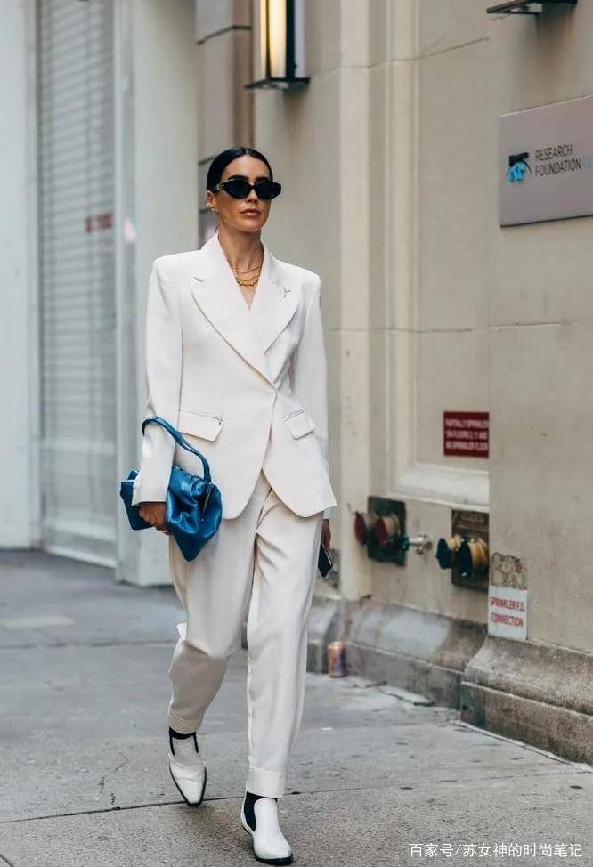 套装|收起你的“打底裤”吧,现如今“倒立裤”才最受欢迎,遮肉显腿细