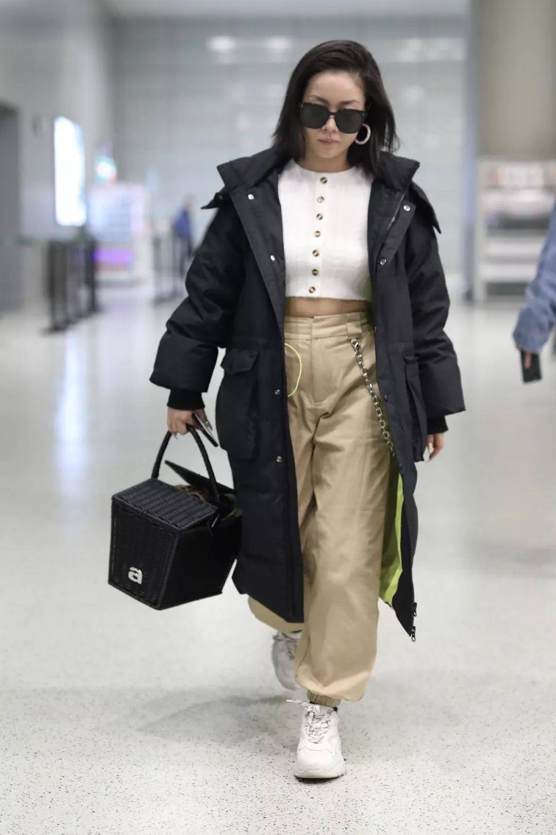 显得|“羽绒服+打底裤”已经退圈了，现流行这样穿，杨幂、倪妮都上瘾