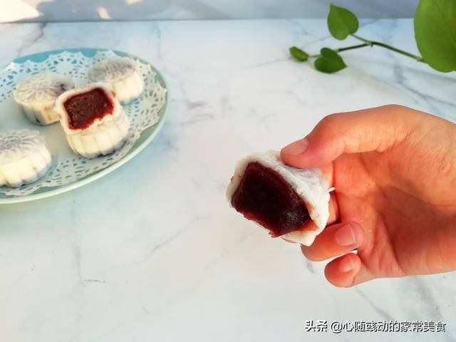 在家用烤箱做月饼最简单的做法 dccbc45984f74467b663c5b27786adb5.jpeg