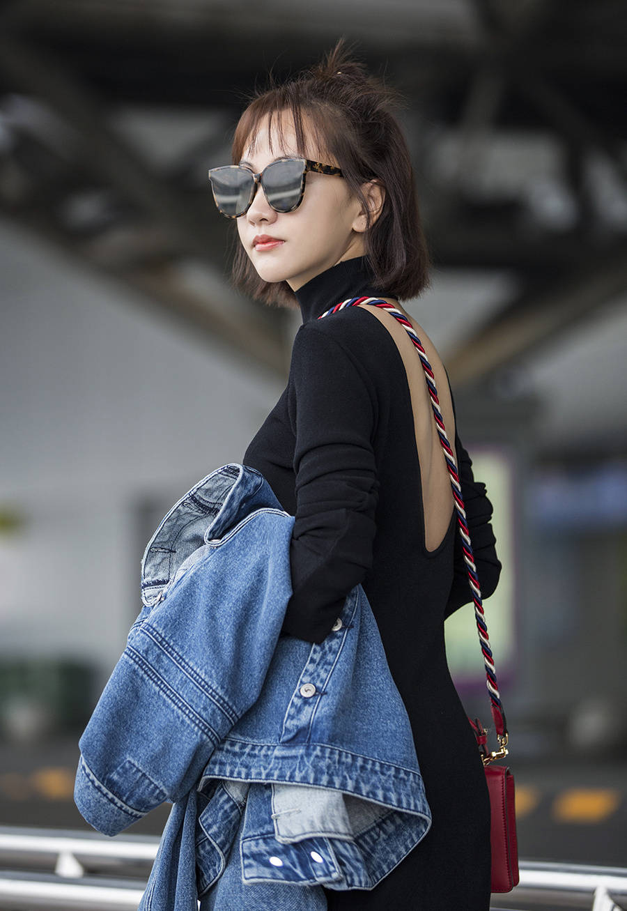 整体|夏天想要穿得又美又辣，女明星开始流行“挖洞”，清凉又有高级感