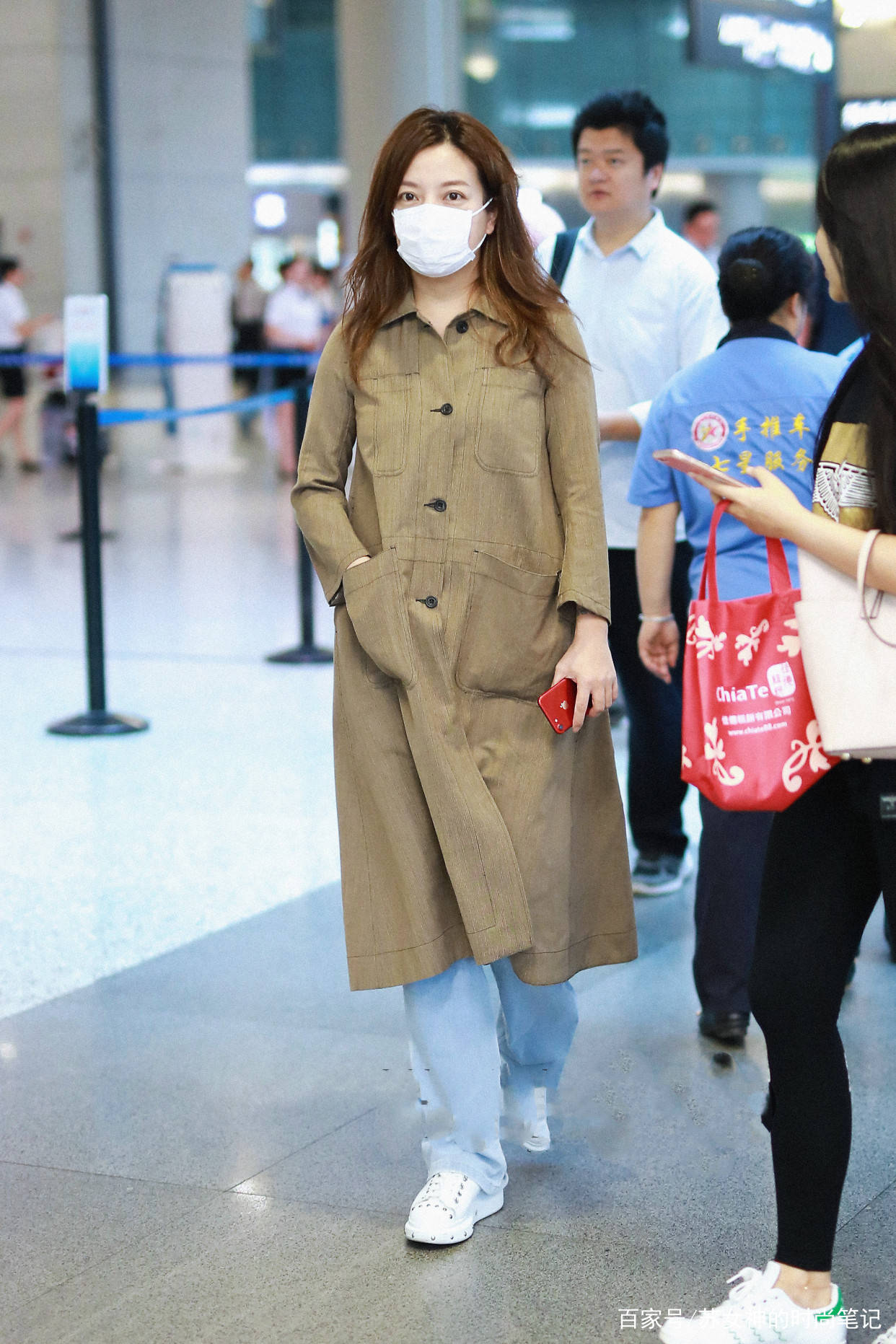 鞋子|火遍时尚圈的“牛仔裤+豆腐鞋”，不许你没有！时髦洋气明星都爱