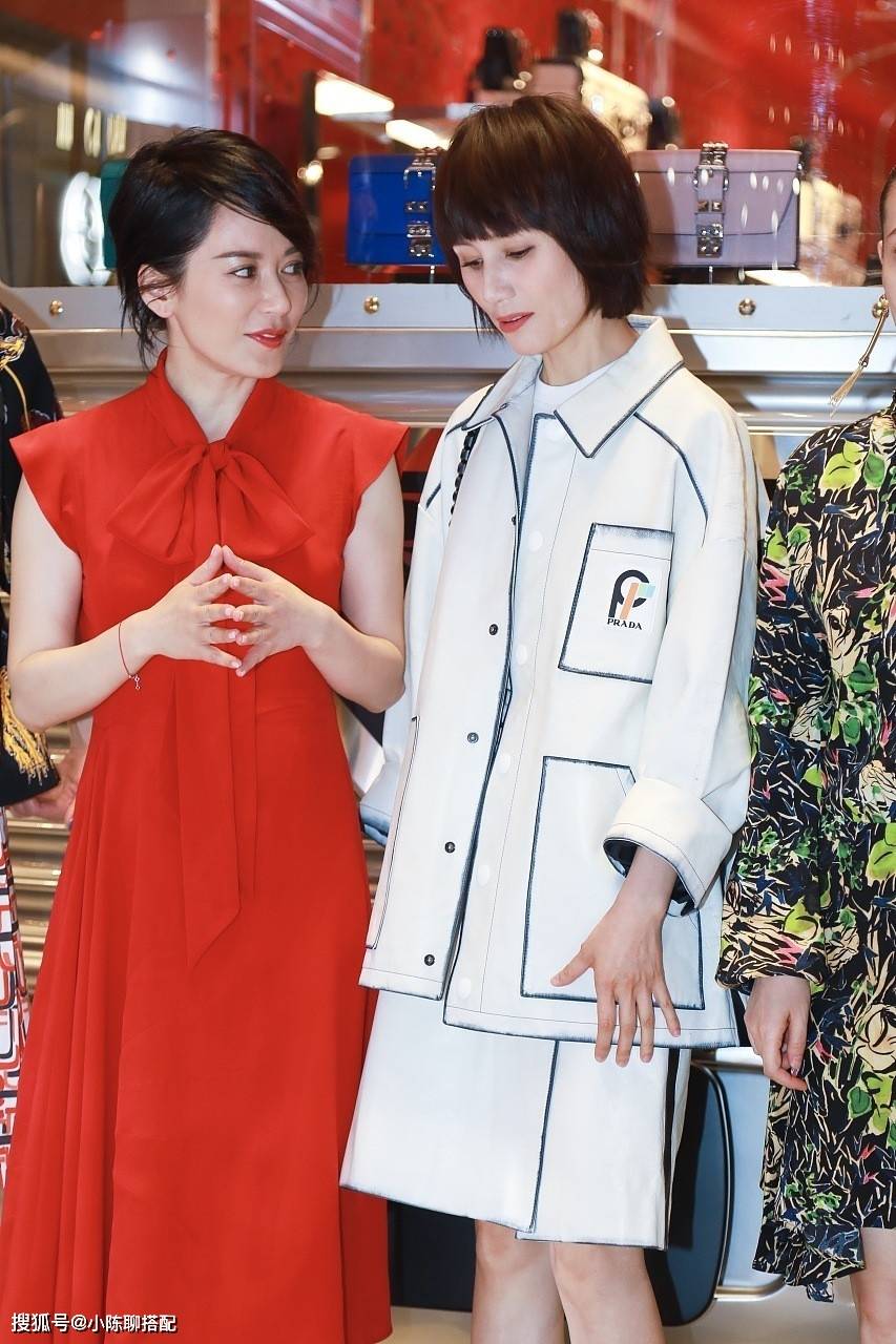 俞飞鸿|真正会穿的女人都偏爱“邻近色”，看袁泉俞飞鸿就知道，太高级了