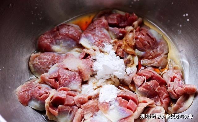 怎样腌制鸡胗最好 0149a89f71f844b2b56f91e900e115fa.jpeg