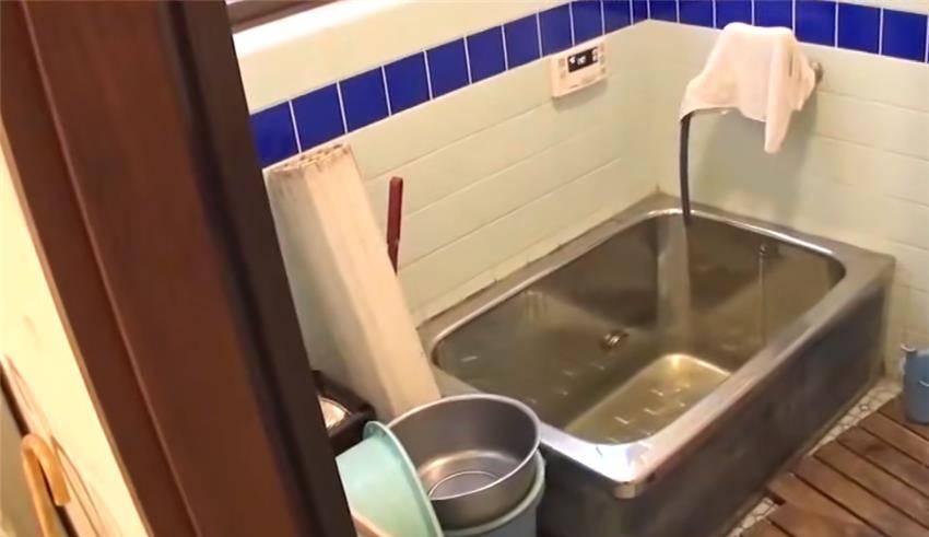 储藏室|日本68岁孤寡老人独居门脸房，储藏室改成小卖铺，只为逃避孤独