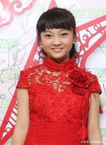 成长|被妈妈误导与操控？林妙可穿牡丹印花裙太显老，21岁活成41岁