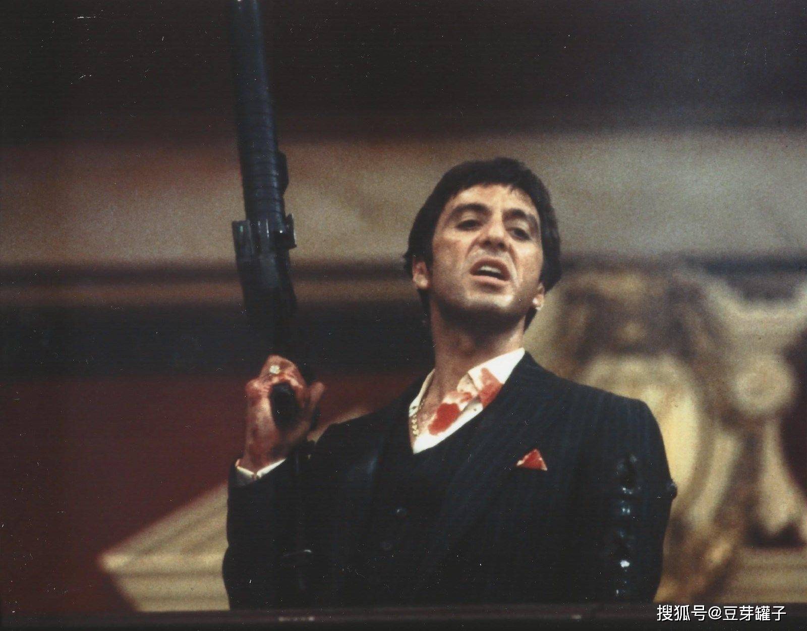 法兰克|《疤面煞星》：一部向经典致敬、经典地演绎经典的精彩黑帮片！