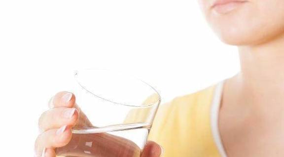 空腹|不论男女,早上起床后,尽可能多做2件事,脂肪“肉肉”悄悄溜走