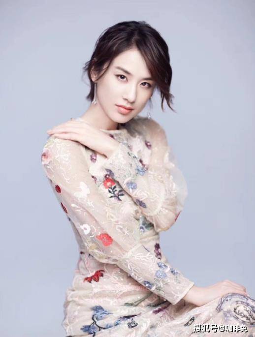 黄圣依|带资进组的辣妈，黄圣依的时尚秘诀，保持好身材怎么穿都有型