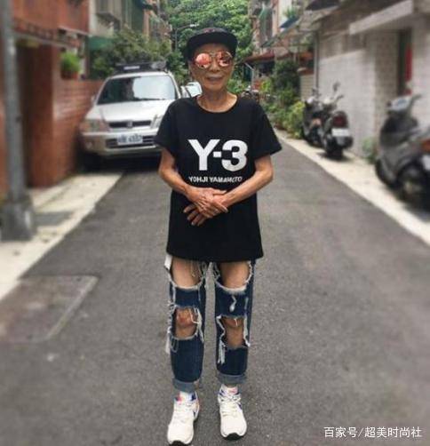 耳环|91岁中国奶奶走红，晚年重拾少女心，潮搭引10万网友模仿