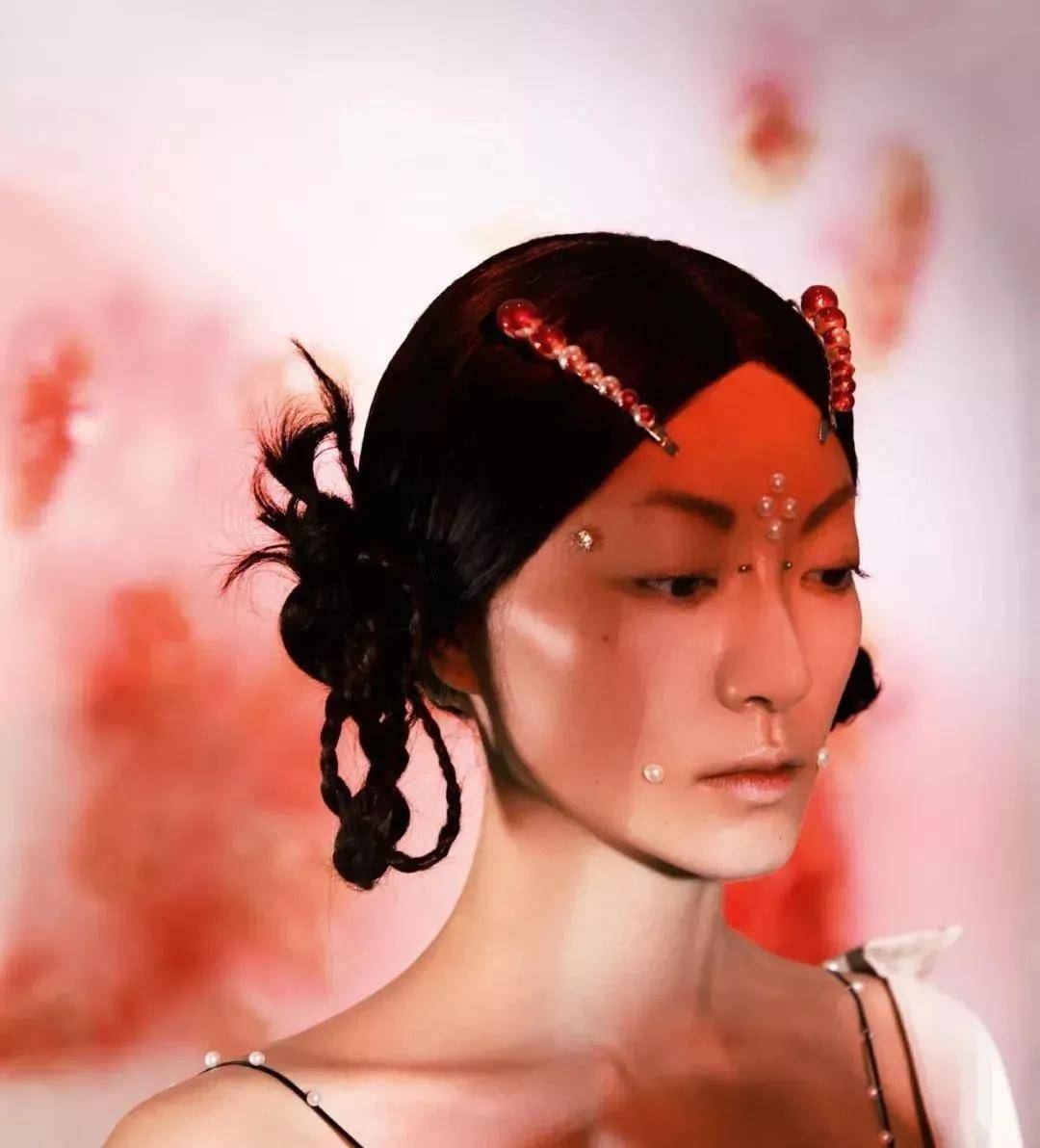 梅花清|杨幂终于穿上高定？而我只关心她脸上的这一点...