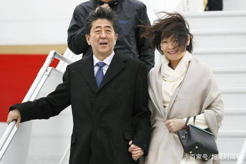草帽|安倍为何宠她33年？她穿花裤戴草帽干农活，堪称最接地气第一夫人