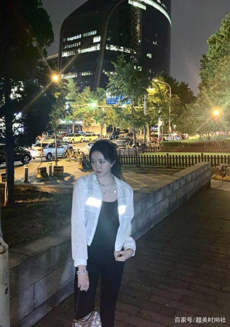 王文|华谊千金恋上富二代快速发福，腰粗腿粗变丰满，强行P图手变形了