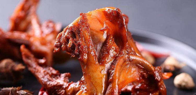 因为|好吃到“飙泪”的香辣零食,辣到流汗才过瘾,第三种你肯定吃过