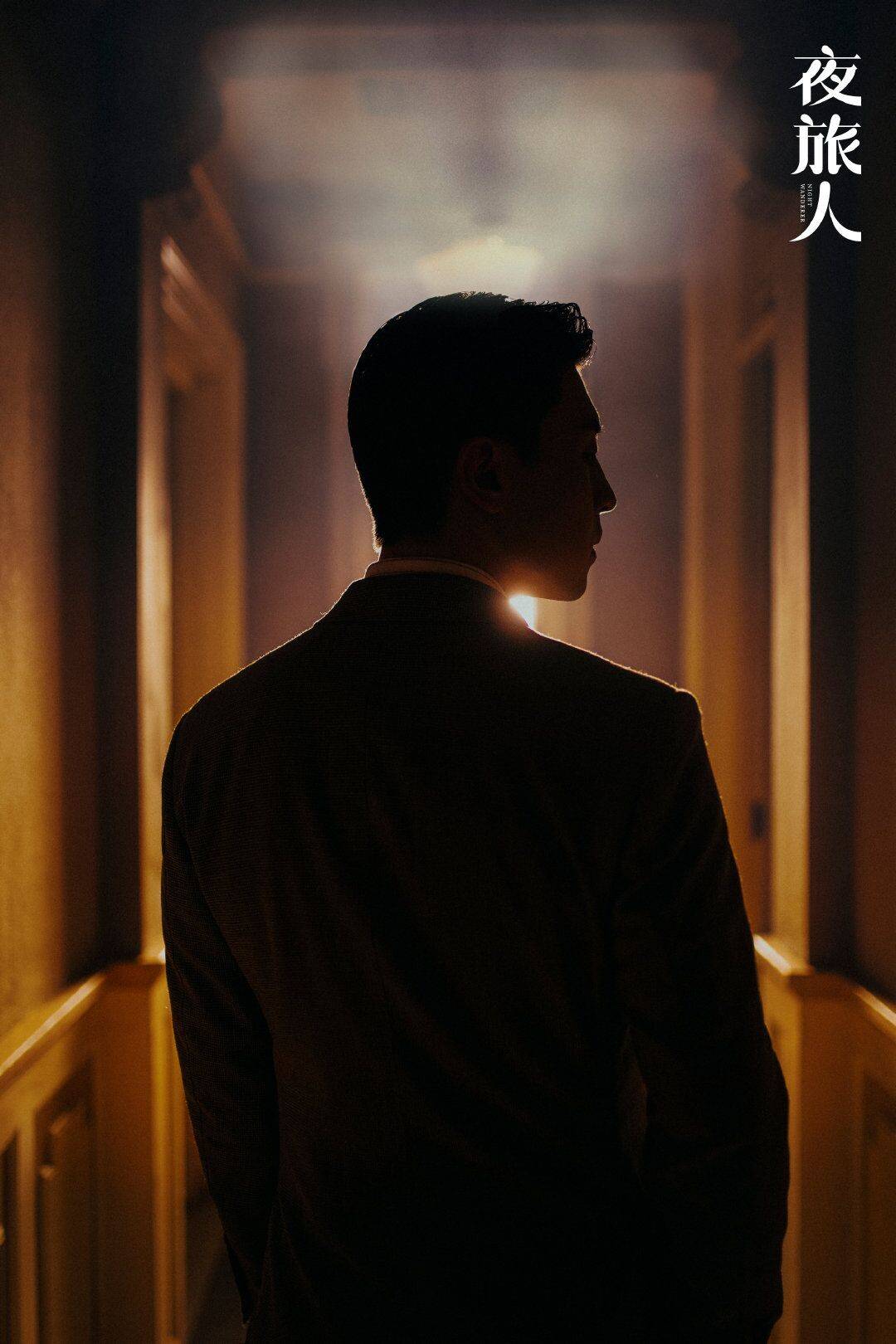情侣|倪妮新剧夜旅人开机，搭档邓伦演情侣，同穿黑衣大长腿抢镜