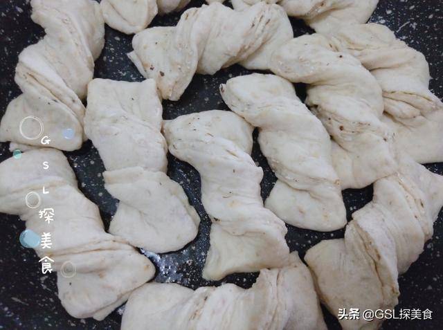 做法|早餐面食这样做，卷一卷，煎一煎，咸香劲道好消化，老少皆宜