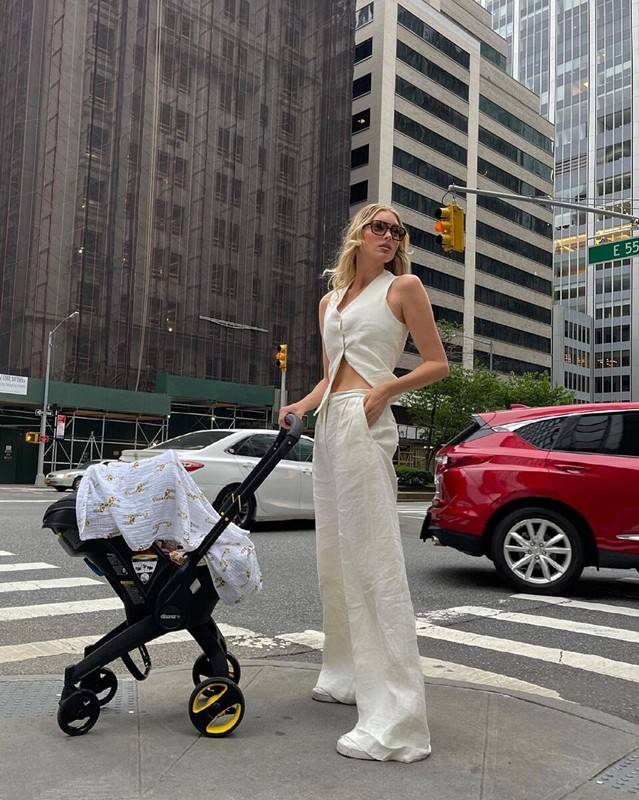 一身|比牛仔裤优雅、比小黑裤清爽，今夏“小白裤”火了