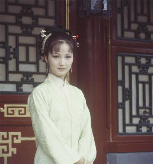 87版《红楼梦》她容貌姣好,高贵冷艳似公主,却演端茶倒水的丫环_沈琳