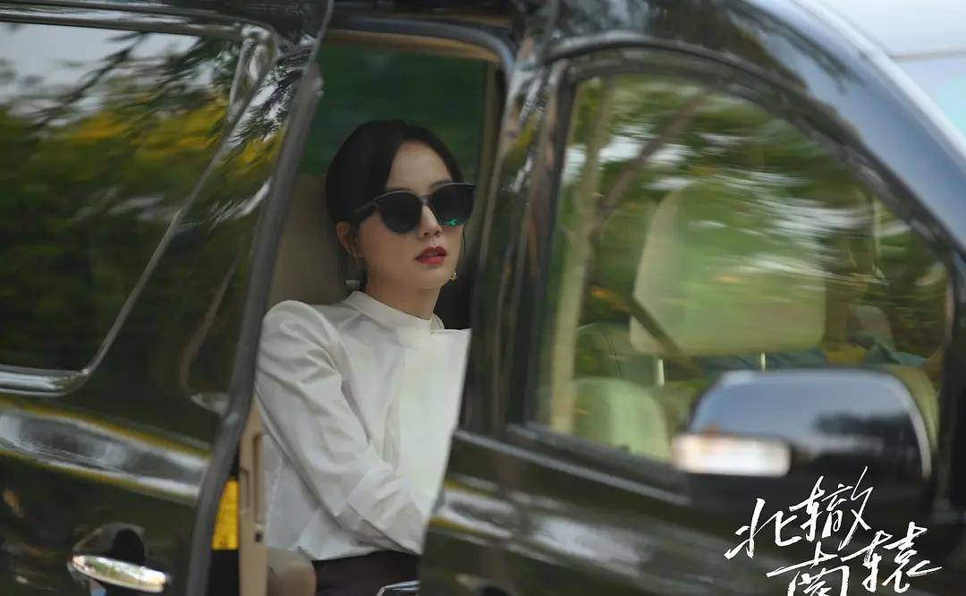 轻喜剧|同为影视圈顶流，冯小刚新剧被群嘲，张嘉译作品却成收视冠军