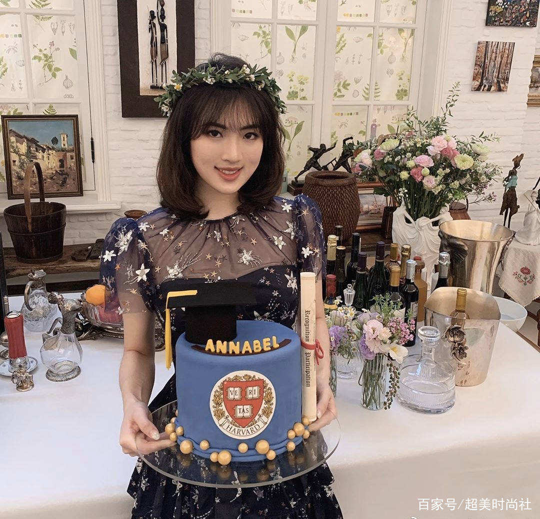 身材|千金姚安娜曝时尚大片，穿胶衣舞鞋秀身材，妆容显老不像22岁