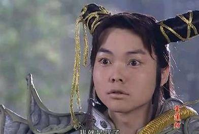 原创他15岁他红遍全国,曾穷到摆地摊,为子女退出娱乐圈,如今成富商