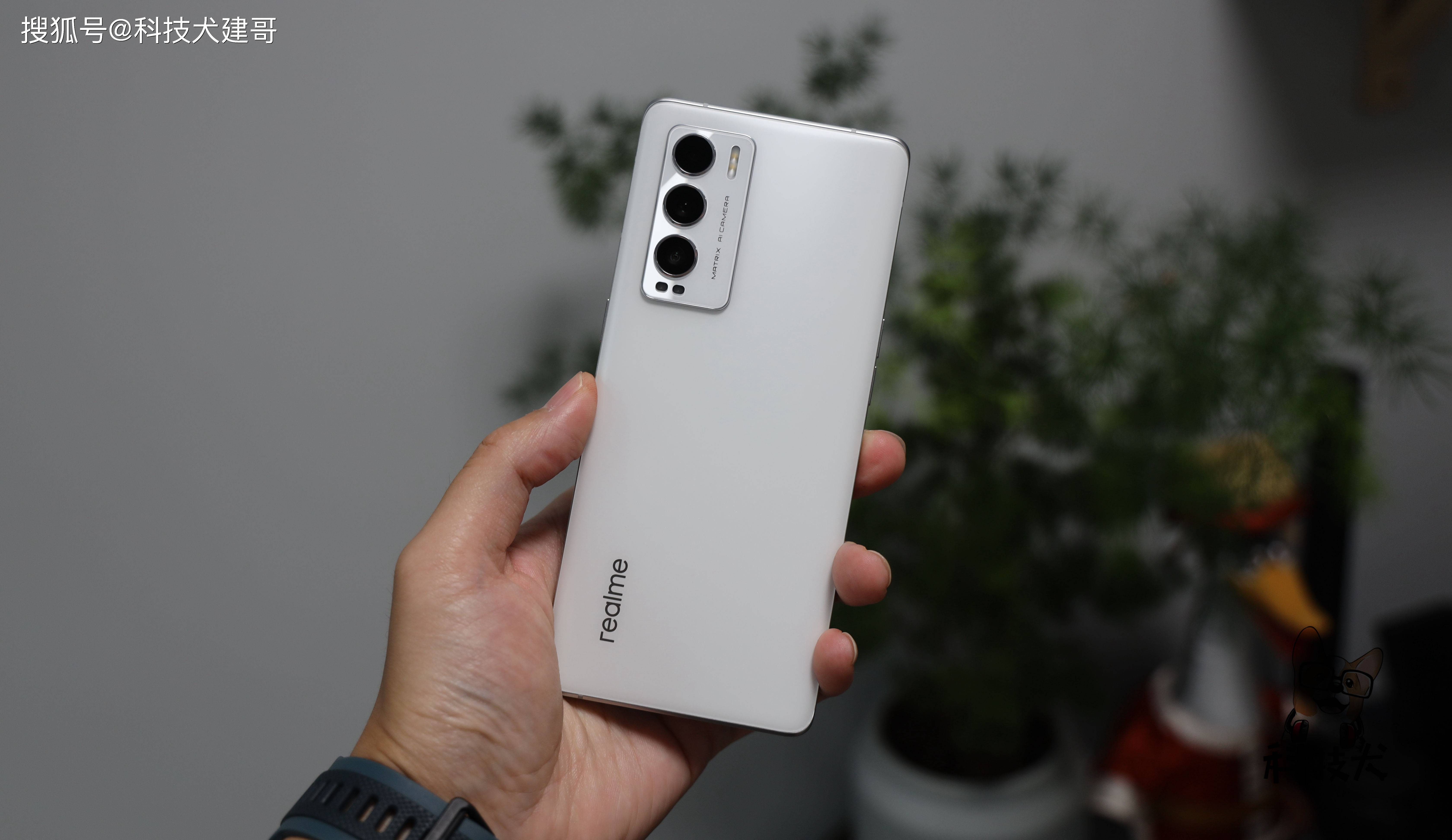 realme真我gt大师探索版街头摄影模式实测一键出片的秘密揭秘