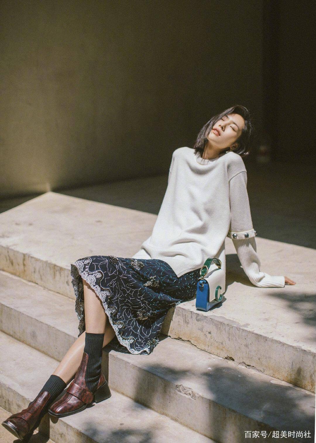 夏天|女明星都不怕热吗？乔欣30度以上穿毛衣，刘雯为了美也是拼了