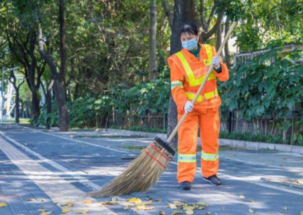 什么|幼儿园老师抱怨“工资”太低，看到工资单后，网友们表示：不知足