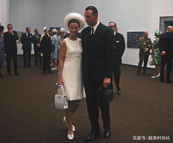 宋雅|挪威国王携妻大秀恩爱，宋雅王后衣品获赞，她才是第一位平民王妃
