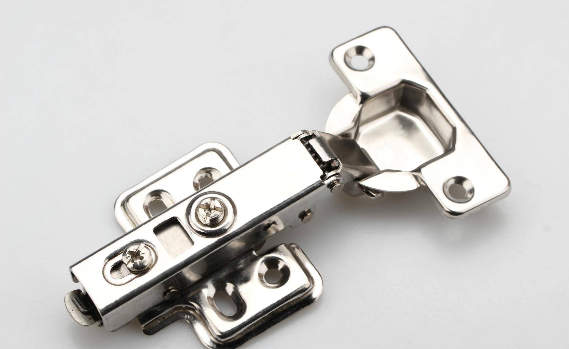 优质的铰链采用韧性好的厚钢制成,防腐涂层厚实光滑,不易被腐蚀.