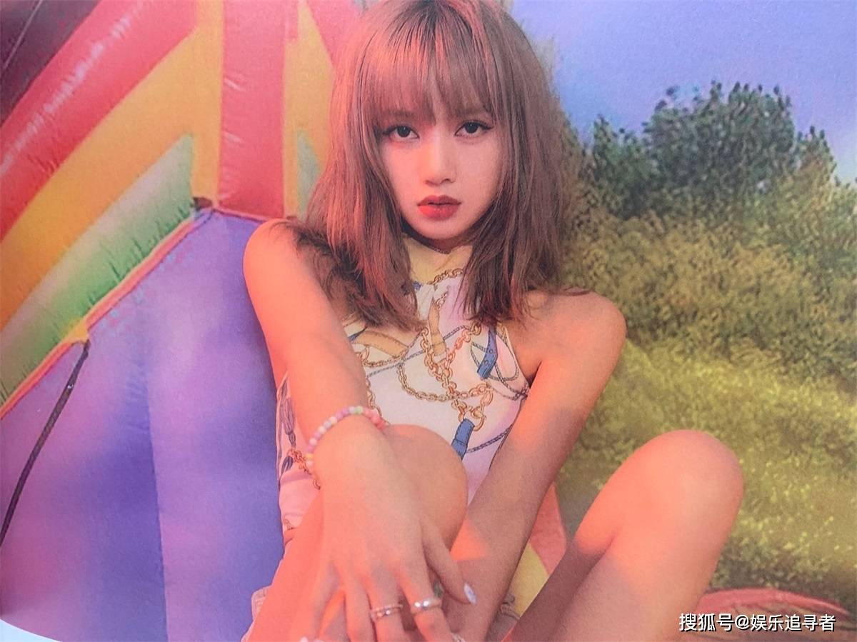 BLACKPINK Lisa�ͳ����Ź�ͬ��ϯ������ʱ��չ���������� ...