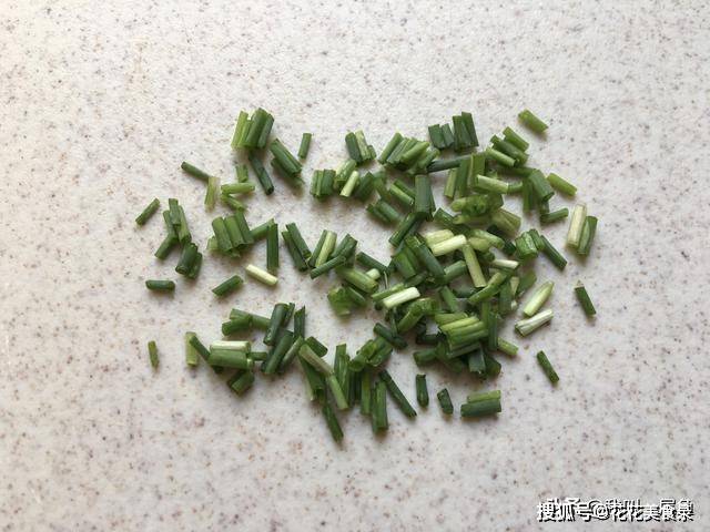 做法|最近孩子迷上了这早餐，焦香脆嫩，煎一煎十分钟就上桌，懒人必备