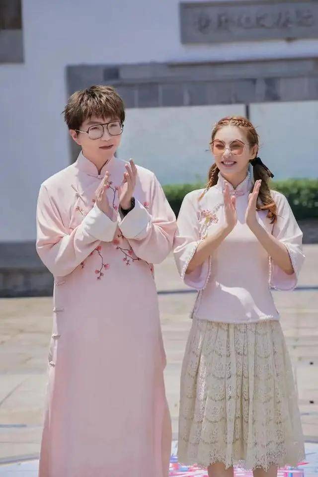 张雨绮|《快本》上旗袍大比拼，究竟是张雨绮赢了，还是吴昕赢了？