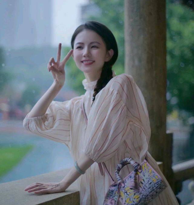 服装|女生可以尝试不同的穿搭风格,呈现不一样的气质,遇见更美的自己