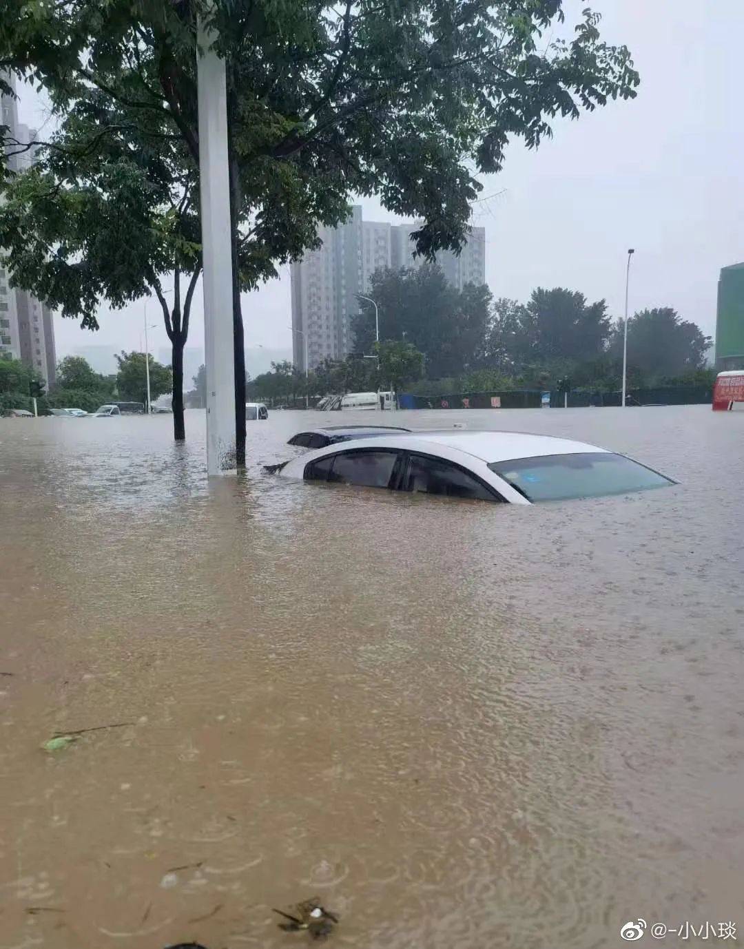 郑州大雨水淹车数万 车辆泡水后保险赔不赔?