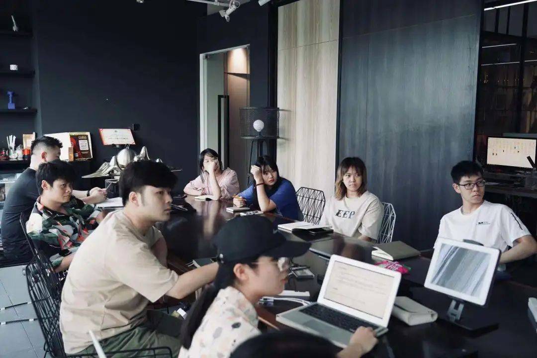 展开讨论|LK朗威 | 设计基础研究 周会：“什么是酸性设计？”