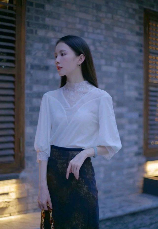 服装|女生可以尝试不同的穿搭风格，呈现不一样的气质，遇见更美的自己