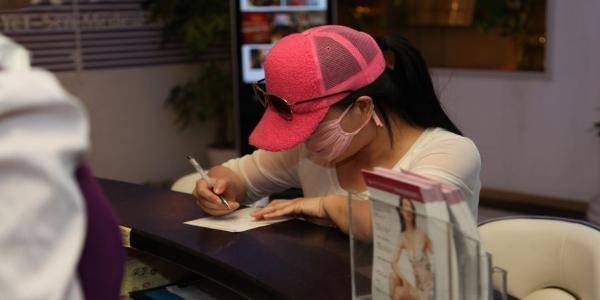 生活|花四百多万整容200次的“红粉宝宝”，9年过去了，现状生活怎样