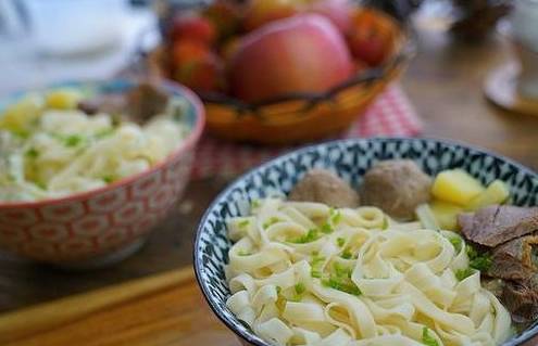 因为|新婚第一天，老婆早起给做饭，老妈气坏了：她就是中国“第一懒”