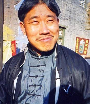 主店东演的作品一样寻常都是反派,譬喻《洪湖赤卫队》扮演主角王金标