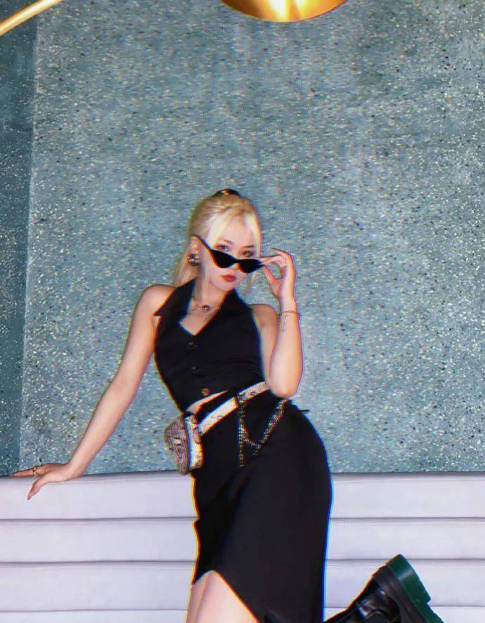 sama|软萌、御姐1秒切换！刀小刀的变装秀，你找到“正确”打开方式了吗？