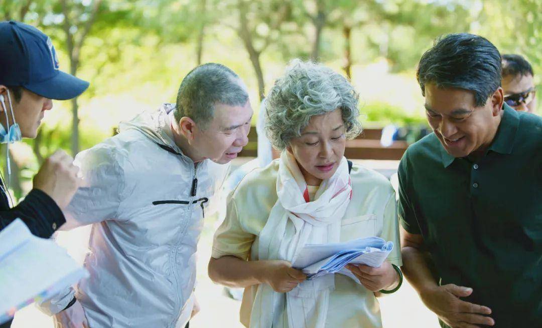 滑铁卢|冯小刚新剧惨遭滑铁卢！老戏骨加盟后，反衬得女主蓝盈莹成败笔