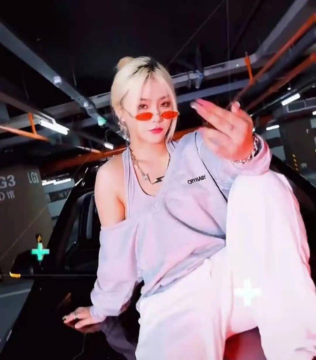 sama|软萌、御姐1秒切换！刀小刀的变装秀，你找到“正确”打开方式了吗？