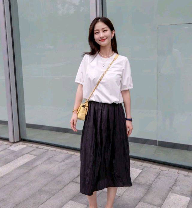 女生|怎么打扮才能变成温柔女孩？合理搭配半身裙，轻松呈现温柔气质