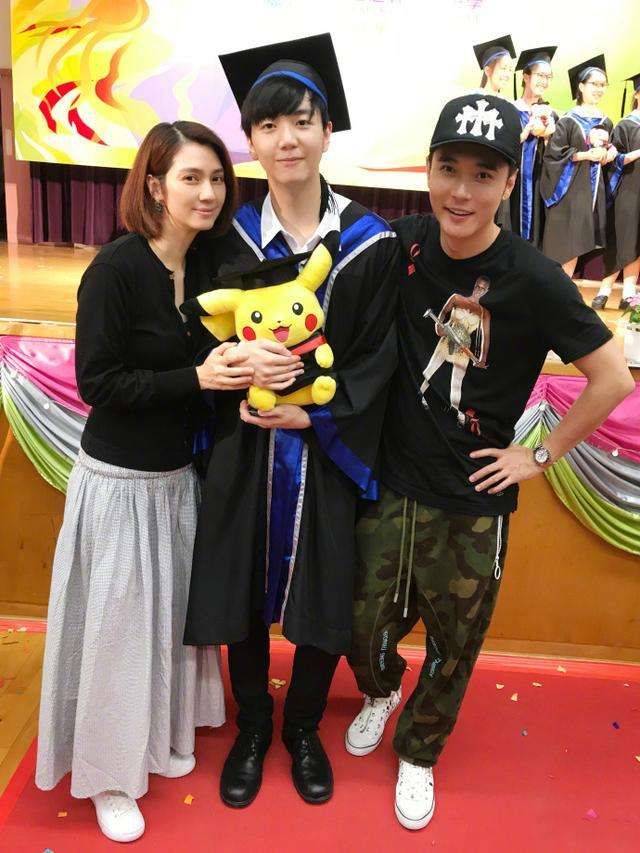 短裙|洪欣穿短裙出镜,美颜后50岁也这么年轻漂亮,但都是假象不真实!