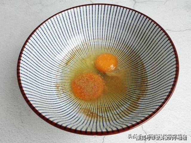 葱花|最快速的早餐饼做法，不揉面不发面，筷子搅一搅，10分钟做好早餐