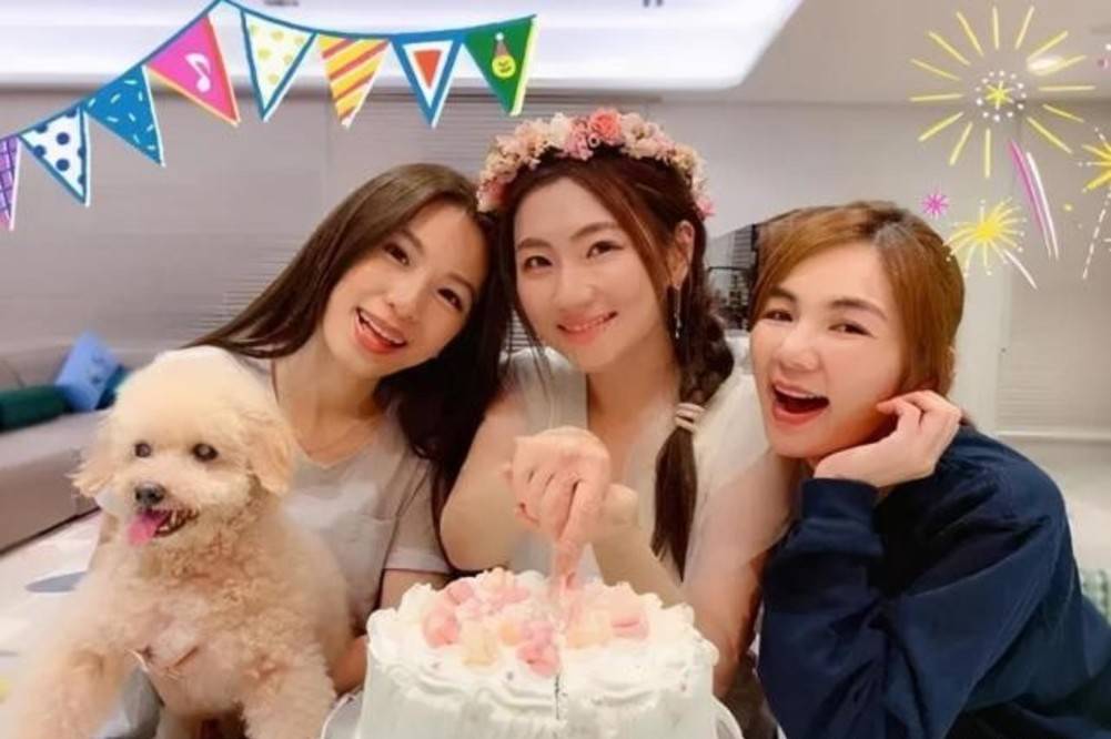 女团感情为何比男团好 she视彼此为亲人,佳霏姐妹分不开了