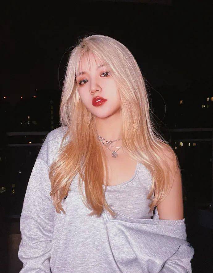 sama|软萌、御姐1秒切换！刀小刀的变装秀，你找到“正确”打开方式了吗？