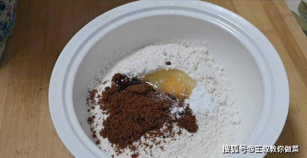 面团|90后宝妈太有才了，2个鸡蛋，一碗面粉，秘制香酥小零食，看馋了