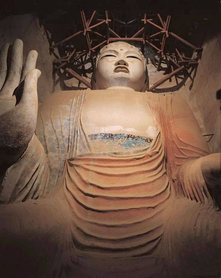 唐 莫高窟96窟 弥勒佛 莫高窟最大的佛像,塑像于武后时期,因而佛像